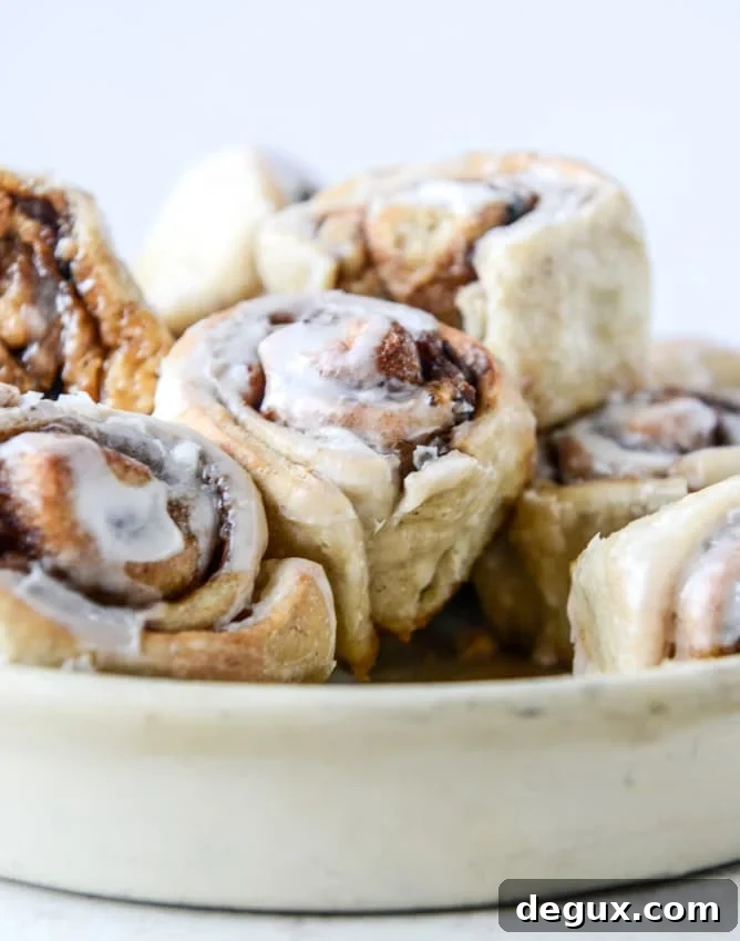 Savory Bacon Cinnamon Rolls That Melt in Your Mouth 8 bacon cinnamon rolls I howsweeteats.com