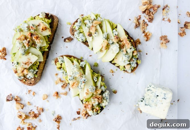 autumn avocado toast with pears, gorgonzola and cinnamon toasted walnuts I howsweeteats.com