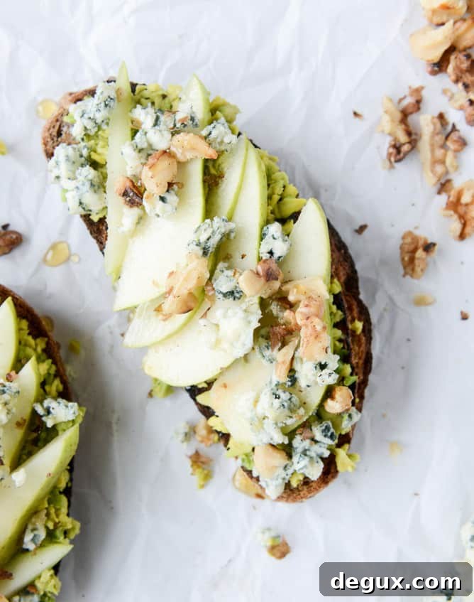 autumn avocado toast with pears, gorgonzola and cinnamon toasted walnuts I howsweeteats.com