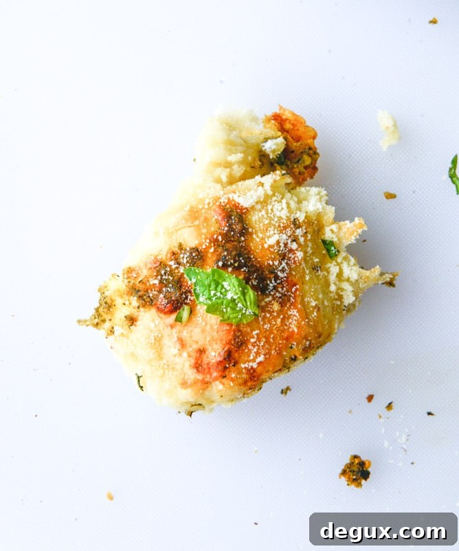 Cheesy Pesto Pull-Apart Bread Recipe for Crowd-Pleasing Appetizers 2 cheesy pesto skillet pull-apart bread I howsweeteats.com