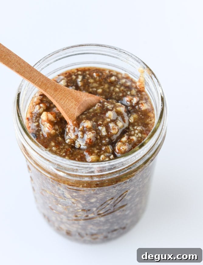 No-Bake Bourbon Pecan Mini Cheesecakes with Toasted Pecans 4 no-bake bourbon pecan pie cheesecakes I howsweeteats.com