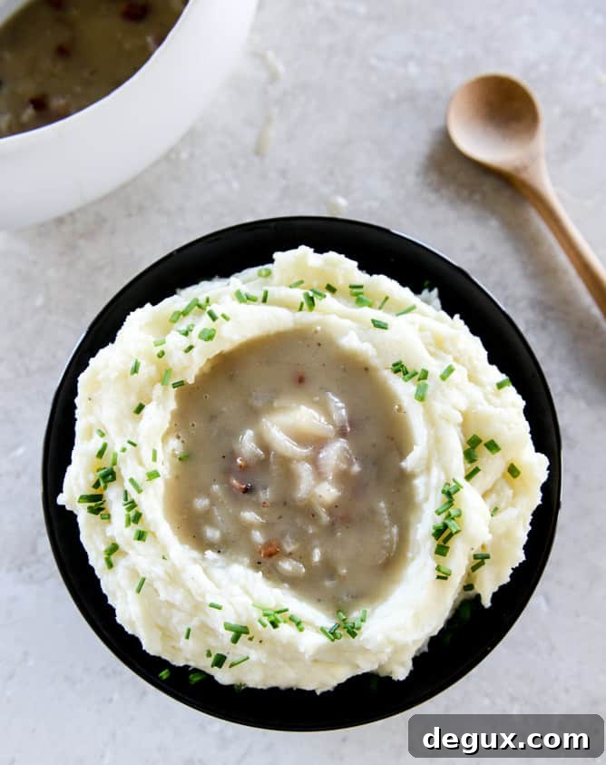 Caramelized Shallot and Bacon Gravy Recipe 3 how to make caramelized shallot bacon gravy I howsweeteats.com