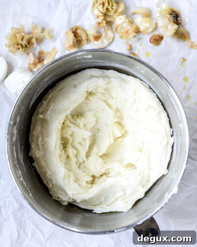 roasted garlic goat cheese mashed potatoes I howsweeteats.com