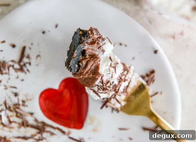 chocolate cream pie with vanilla whipped cream I howsweeteats.com