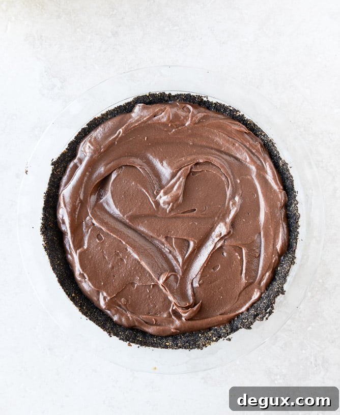 chocolate cream pie with vanilla whipped cream I howsweeteats.com