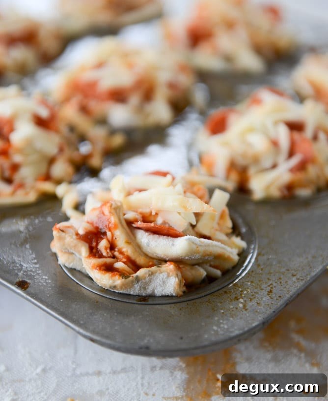 pepperoni pizza pull apart breads I howsweeteats.com