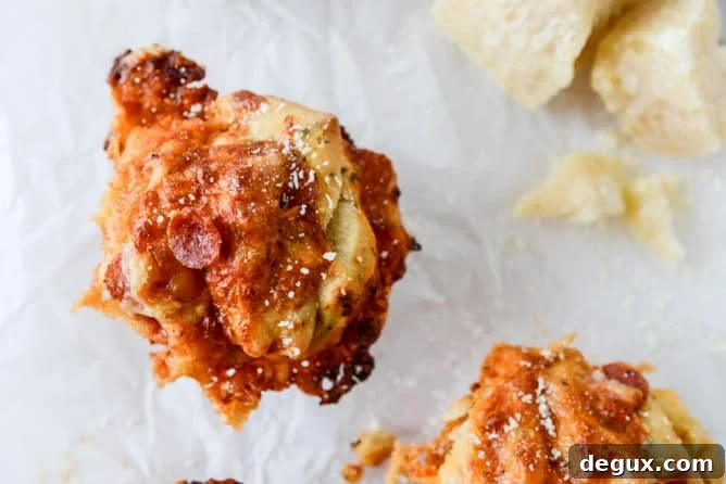 pepperoni pizza pull apart breads I howsweeteats.com