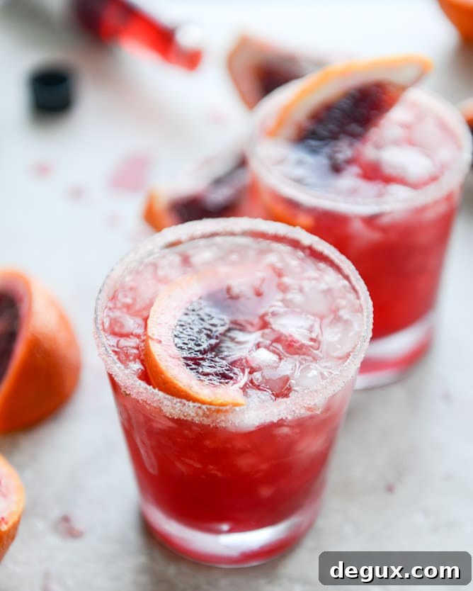 Spicy Vanilla Blood Orange Bourbon Smash Recipe 2 blood orange bourbon smash with spicy vanilla sugar I howsweeteats.com