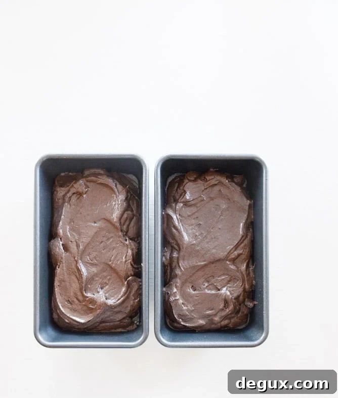 Chocolate Pound Cake with Bacon Bourbon Glaze 5 chocolate pound cake with bacon bourbon frosting I howsweeteats.com