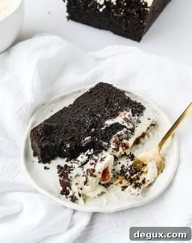 Chocolate Pound Cake with Bacon Bourbon Glaze 10 chocolate pound cake with bacon bourbon frosting I howsweeteats.com