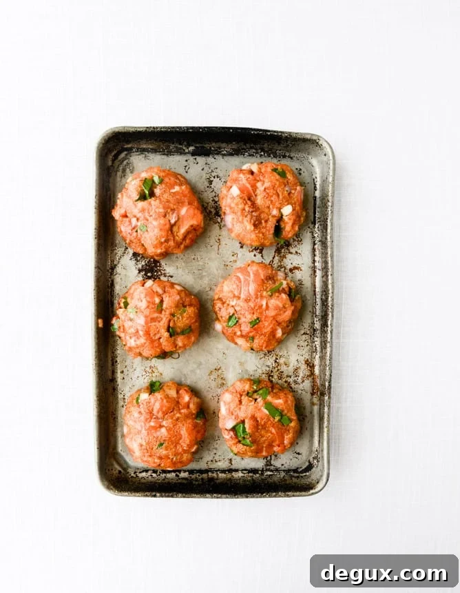 Chipotle Salmon Sliders with Crispy Tortilla Crust 4 tortilla crusted chipotle salmon sliders I howsweeteats.com