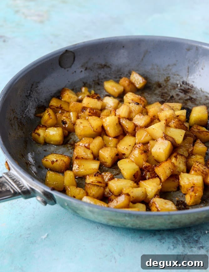 Caramelized Pineapple, Bacon & Goat Cheese Guacamole Recipe 3 caramelized pineapple, bacon and goat cheese guacamole I howsweeteats.com