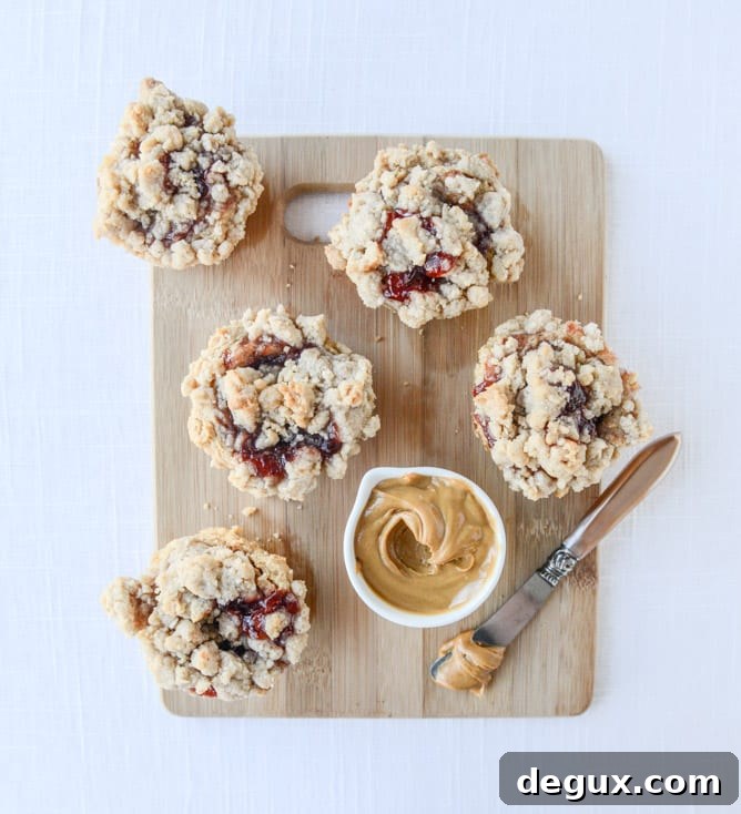 Peanut Butter & Jelly Crumb Muffins Recipe for Homemade Snacks 3 peanut butter and jelly crumb muffins I howsweeteats.com