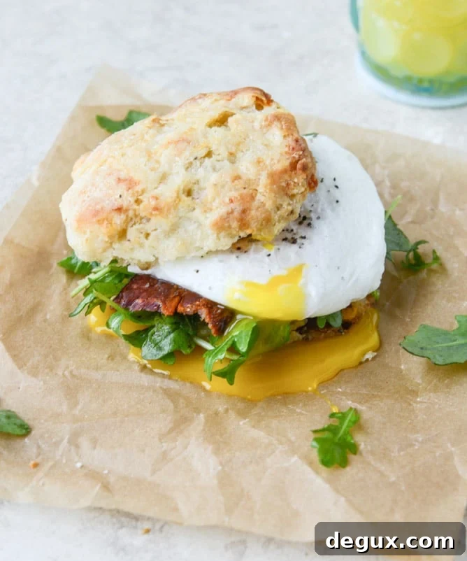 Jalapeño Bacon Havarti Breakfast Biscuits with Peppery Arugula 7 havarti breakfast biscuits with jalapeno, bacon and arugula I howsweeteats.com