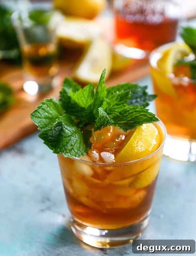 Bourbon Mint Iced Tea Recipe: Refreshing Summer Cocktail Drink 2 bourbon mint iced tea I howsweeteats.com