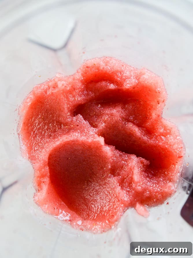 strawberry gin slushie I howsweeteats.com