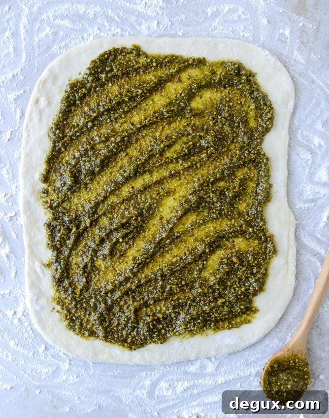 pistachio pesto pizza with fresh mozzarella and honey I howsweeteats.com