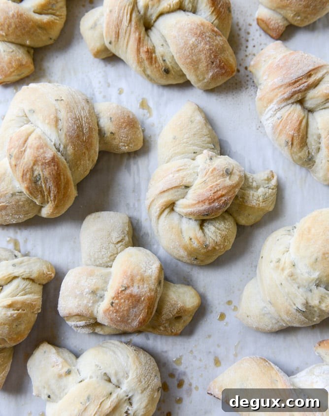 Brown Butter Garlic Herb Knots: Crispy, Savory Dinner Rolls 6 brown butter herb garlic knots I howsweeteats.com