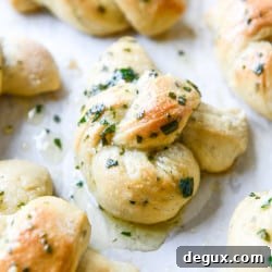Brown Butter Garlic Herb Knots: Crispy, Savory Dinner Rolls 9 img 43121 8