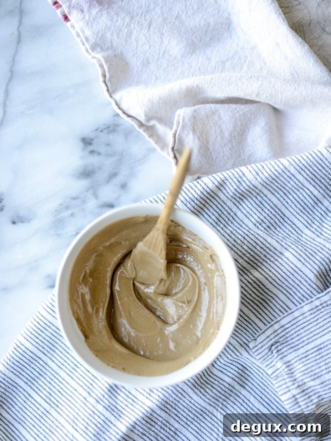 slow cooker apple cinnamon oatmeal with maple cream I howsweeteats.com