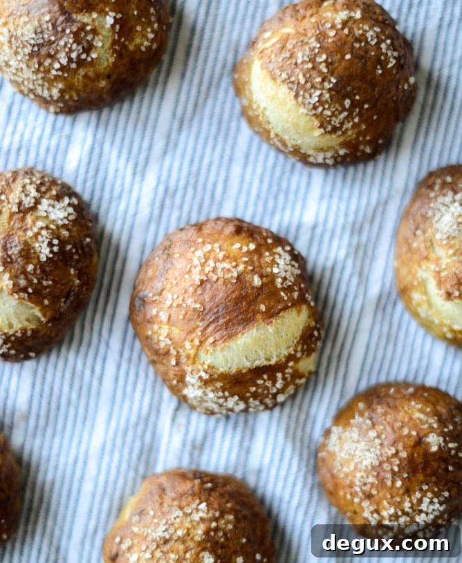cider cheese soup shooters in mini pretzel bread bowls I howsweeteats.com