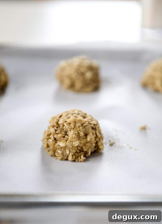 Thin Chewy Spiced Oatmeal Cookies with Brown Butter Glaze 3 thin and chewy spiced oatmeal cookies I howsweeteats.com