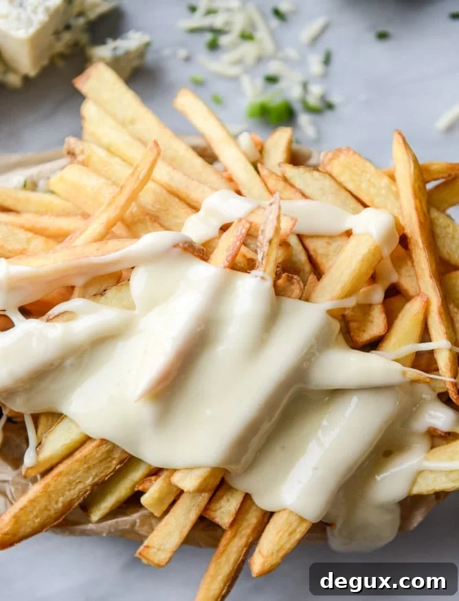 buffalo chicken beer cheese fondue fries I howsweeteats.com