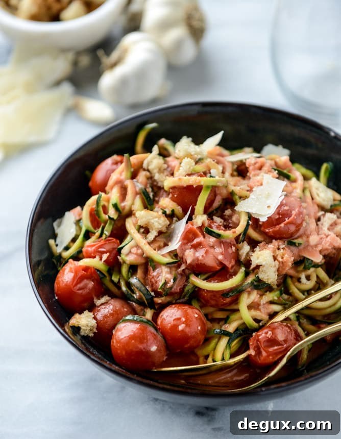 zucchini noodles with garlic tomato cream sauce + breadcrumbs I howsweeteats.com