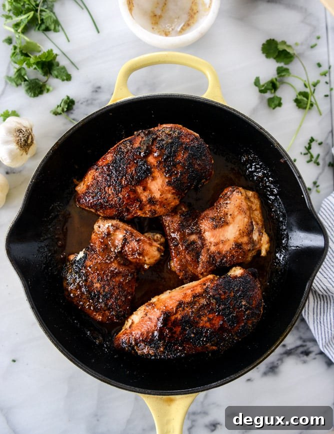 Honey Dijon Skillet Chicken with Garlic and Thyme 5 easy honey dijon skillet chicken I howsweeteats.com