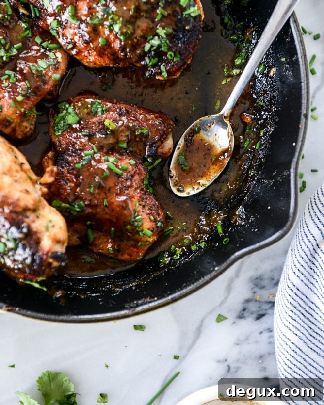 Honey Dijon Skillet Chicken with Garlic and Thyme 6 easy honey dijon skillet chicken I howsweeteats.com