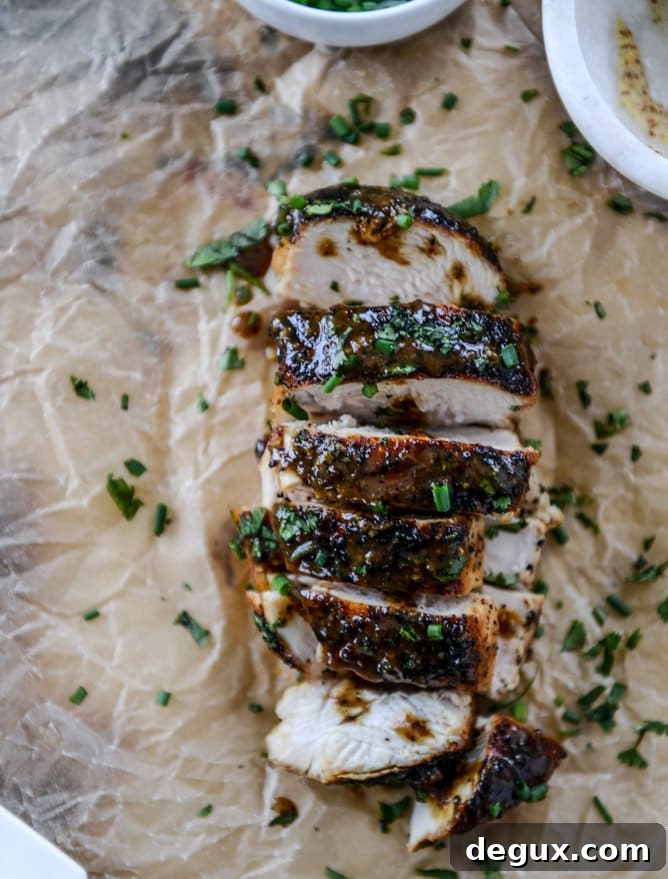 Honey Dijon Skillet Chicken with Garlic and Thyme 8 easy honey dijon skillet chicken I howsweeteats.com