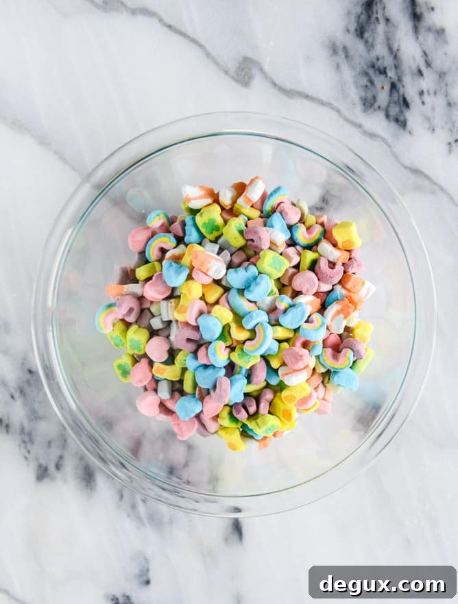 Cereal Milk Chia Pudding with Lucky Charms Crumble 4 cereal milk chia pudding with lucky charms crumbs I howsweeteats.com