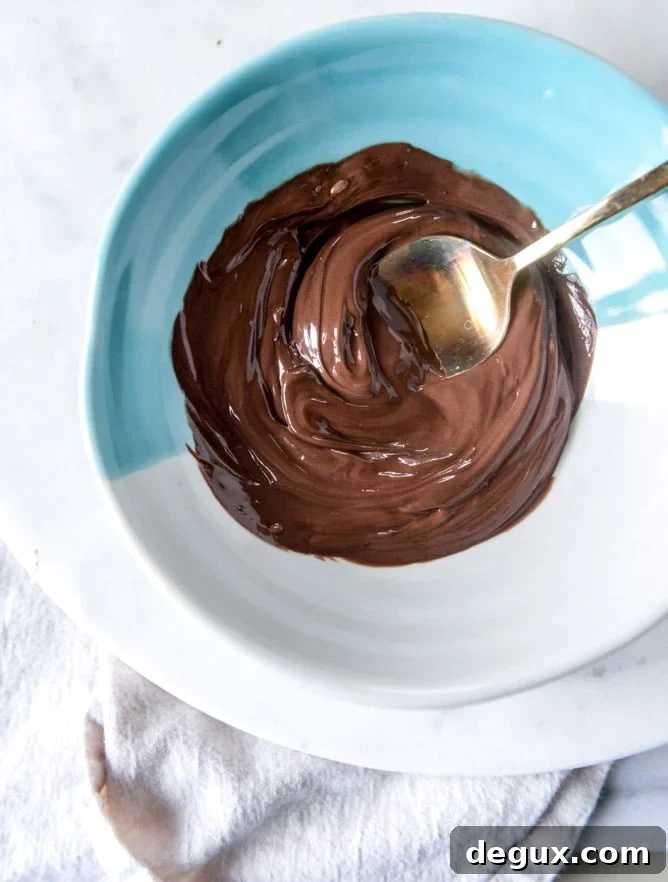 Pistachio Ice Cream with Nutella Fudge Swirls 4 pistachio ice cream with nutella fudge swirls by @howsweeteats I howsweeteats.com