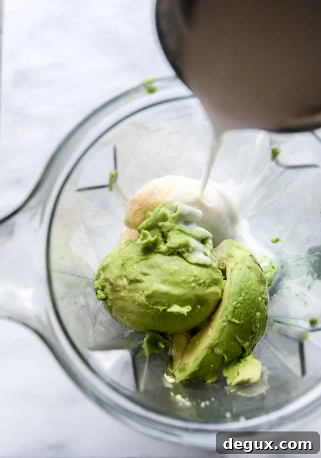 avocado smoothie I howsweeteats.com
