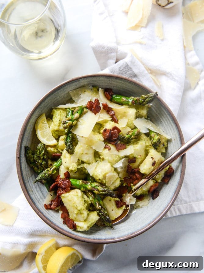 homemade ricotta gnocchi with asparagus pesto I howsweeteats.com
