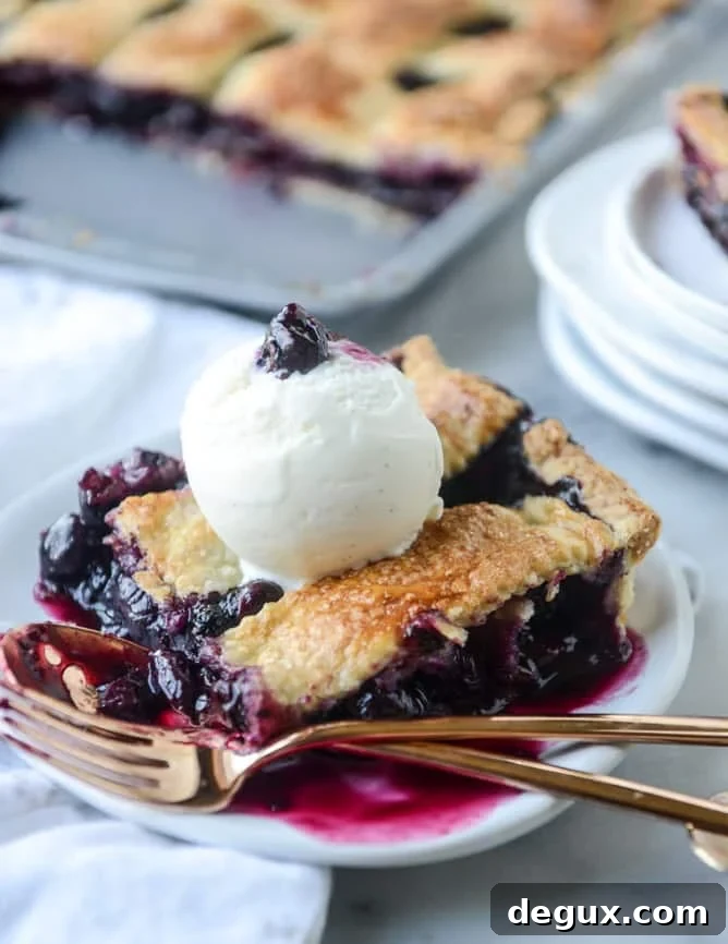 easy cinnamon blueberry slab pie I howsweeteats.com