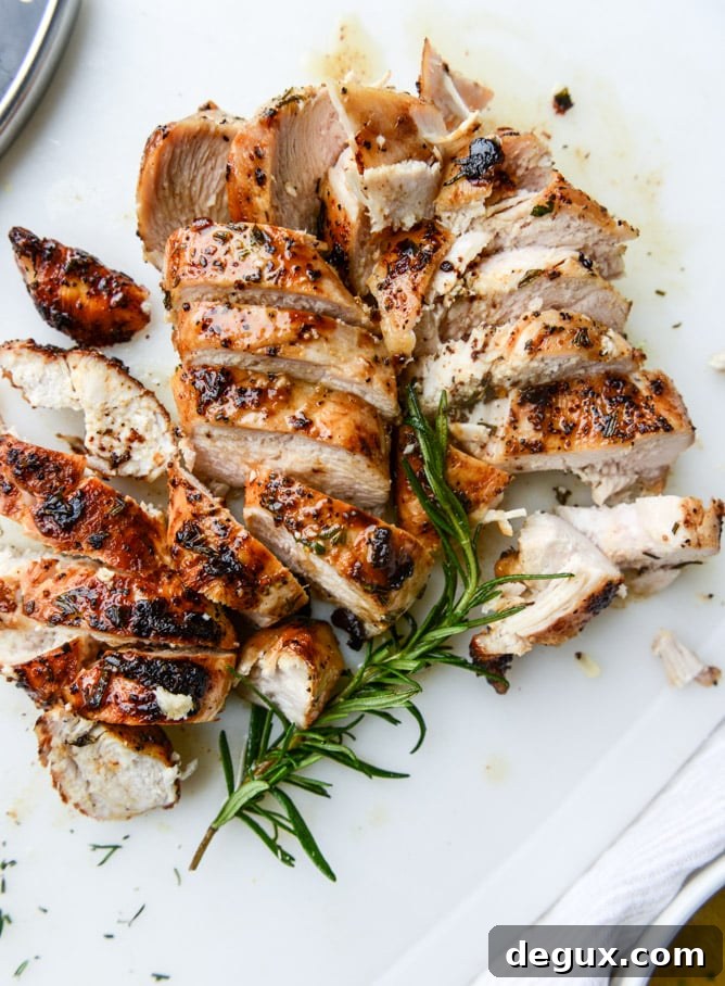 Rosemary Chicken, Bacon & Avocado Salad Recipe (Video) 4 rosemary chicken, bacon and avocado salad I howsweeteats.com