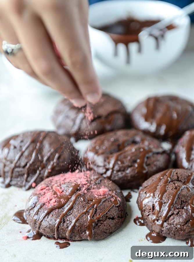 double chocolate chunk raspberry stuffed cookies by @howsweeteats I howsweeteats.com