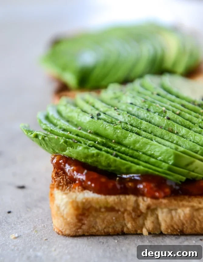 avocado, bacon and egg toast with quick tomato jam by @howsweeteats I howsweeteats.com