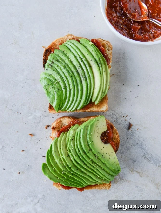 avocado, bacon and egg toast with quick tomato jam by @howsweeteats I howsweeteats.com