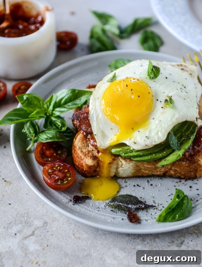 avocado, bacon and egg toast with quick tomato jam by @howsweeteats I howsweeteats.com