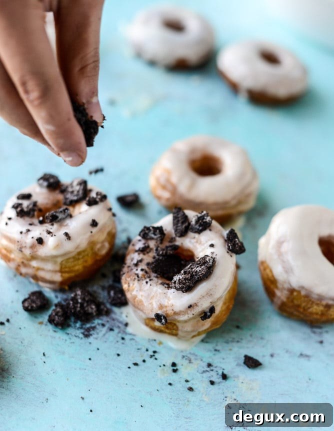 Cookies and Cream Filled Puff Pastry Donuts 4 cookies & cream puff pastry doughnuts by @howsweeteats I howsweeteats.com
