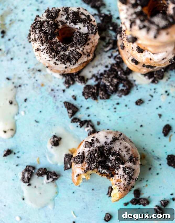 Cookies and Cream Filled Puff Pastry Donuts 8 cookies & cream puff pastry doughnuts by @howsweeteats I howsweeteats.com