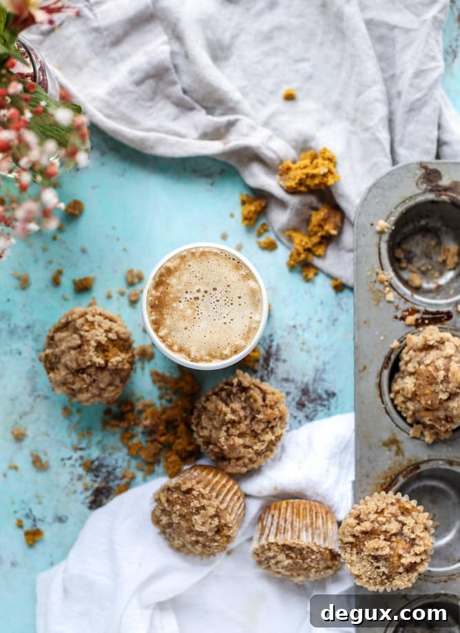 Pumpkin Chai Muffins with Spiced Crumble Topping 7 pumpkin chai crumble muffins I howsweeteats.com