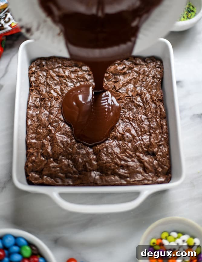 Halloween Chocolate Bark Brownies — Gooey Spooky Treats (Video) 4 chocolate bark halloween brownies I howsweeteats.com