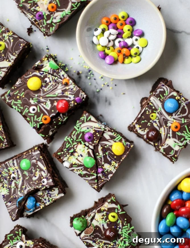 Halloween Chocolate Bark Brownies — Gooey Spooky Treats (Video) 6 chocolate bark halloween brownies I howsweeteats.com