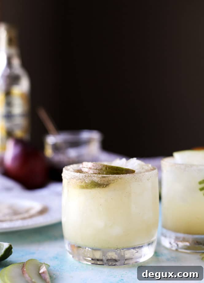 Honey Vanilla Pear Margarita Recipe — Refreshing Fall Cocktail 8 honey vanilla pear margaritas I howsweeteats.com