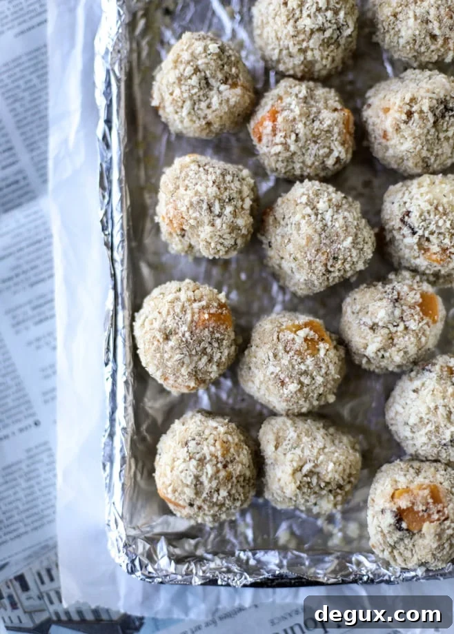 bacon butternut arancini with pumpkin pesto dip I howsweeteats.com