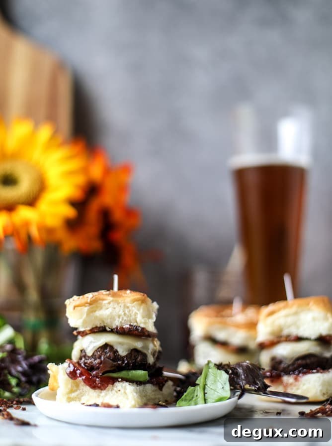 Espresso-Rubbed Brunch Sliders with Vanilla Bacon 2 espresso brunch sliders with vanilla bacon I howsweeteats.com