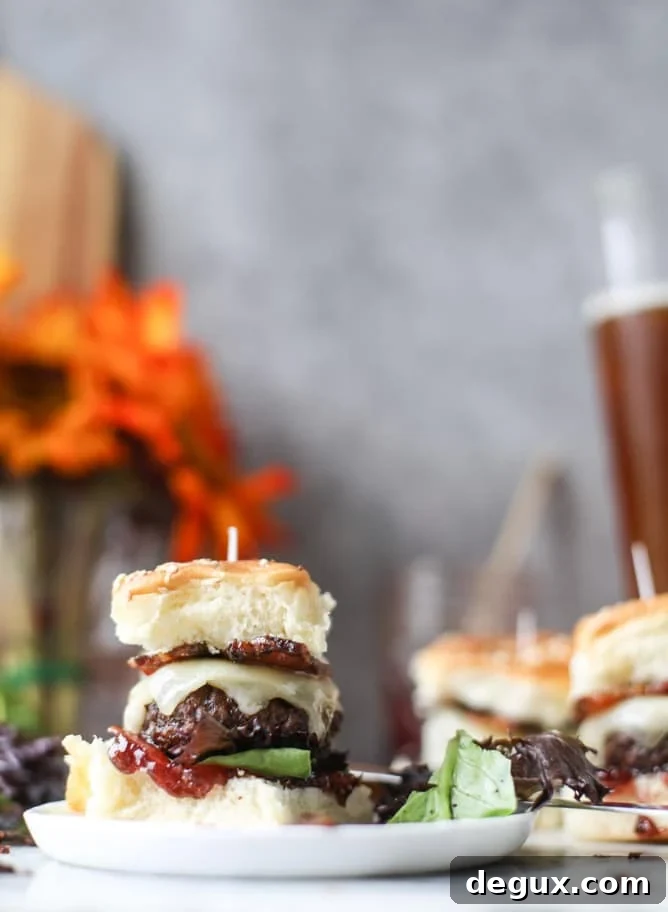 Espresso-Rubbed Brunch Sliders with Vanilla Bacon 7 espresso brunch sliders with vanilla bacon I howsweeteats.com